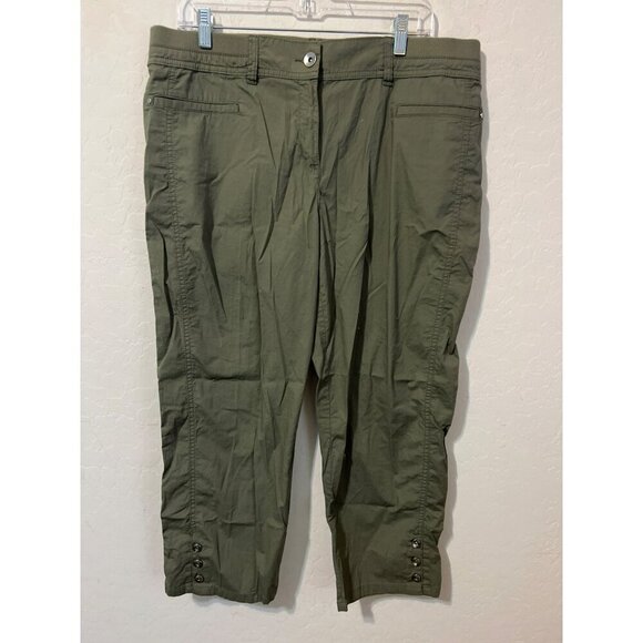 Chico's Sz 2 (US L 12) Capri Green Button Detail Pants - Picture 1 of 8